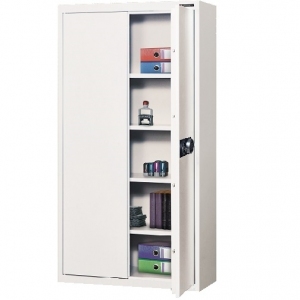 Wyposażenie standardowe szafy MS2M 190 to 4 półki o regulowanej wysokości położenia.