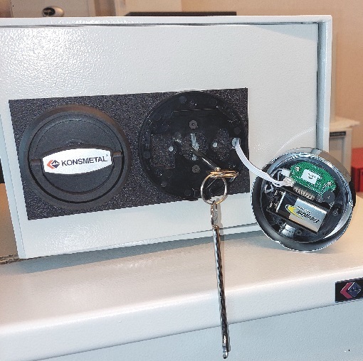 Otwieranie awaryjne sejfu z zamkiem elektronicznym klasy A.