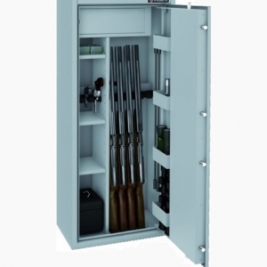 Sejf do przechowywania broni MLB 150D/6+4 klasy S1 wyposażony w skrytkę, 3 półki oraz 4 kieszenie na drzwiach.